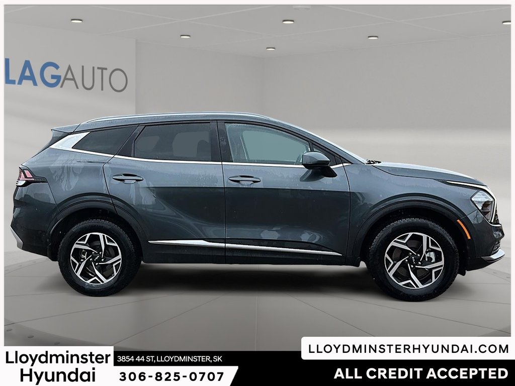 2023 Kia Sportage LX in Lloydminster, Saskatchewan - 4 - w1024h768px