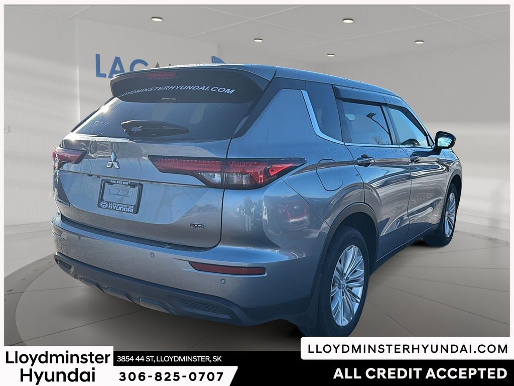 2022 Mitsubishi Outlander ES in Lloydminster, Saskatchewan - 5 - w1024h768px