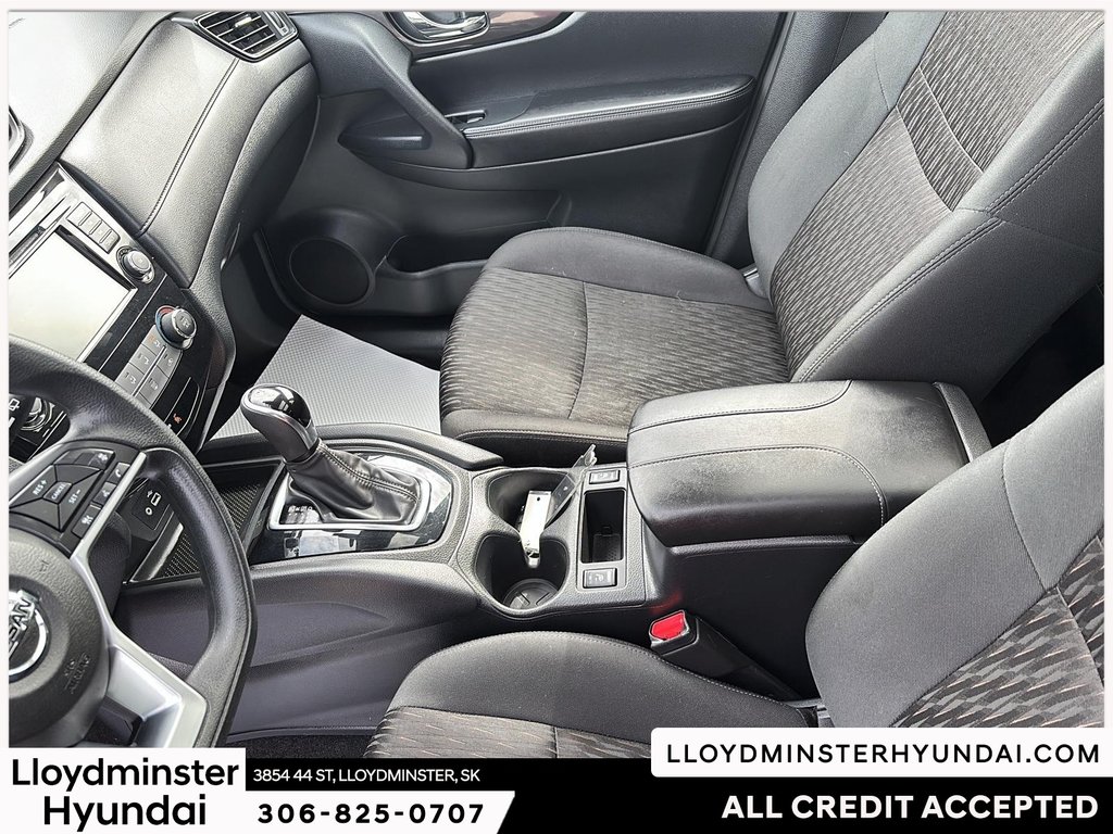 2019 Nissan Rogue SV in Lloydminster, Saskatchewan - 13 - w1024h768px