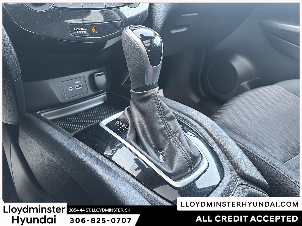 2019 Nissan Rogue SV in Lloydminster, Saskatchewan - 17 - w1024h768px