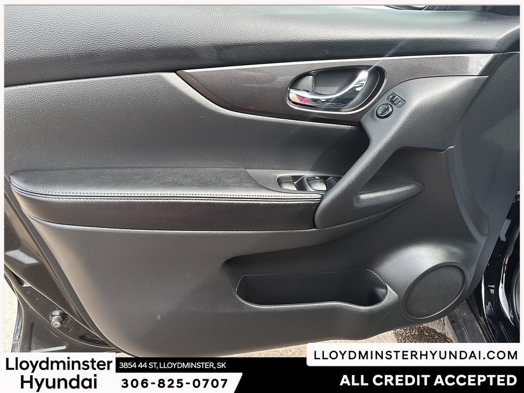 2019 Nissan Rogue SV in Lloydminster, Saskatchewan - 14 - w1024h768px