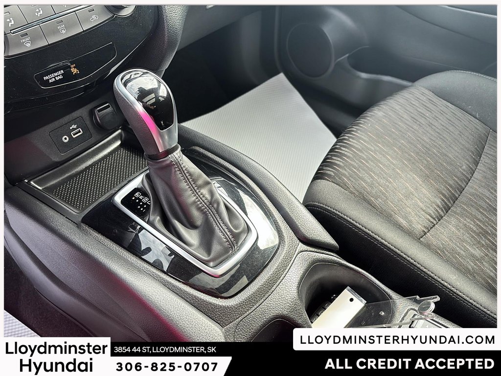 2019 Nissan Rogue SV in Lloydminster, Saskatchewan - 18 - w1024h768px