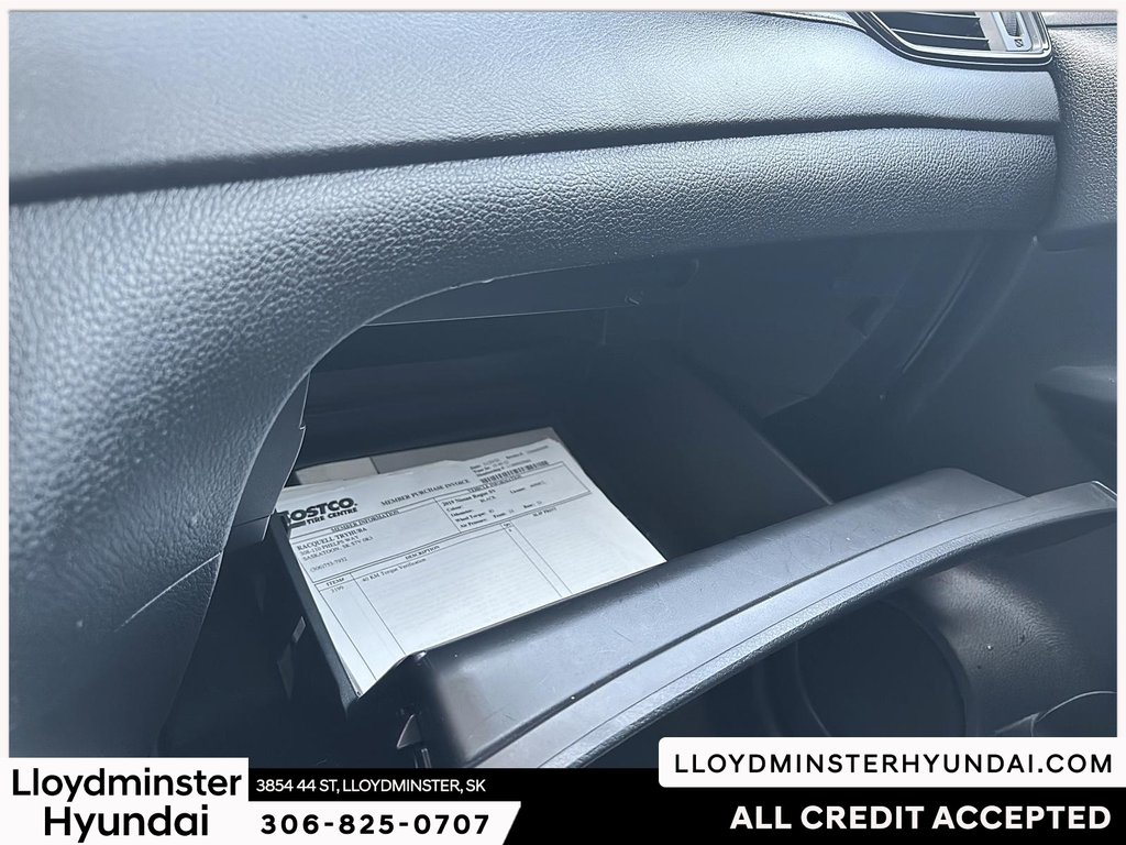 2019 Nissan Rogue SV in Lloydminster, Saskatchewan - 19 - w1024h768px