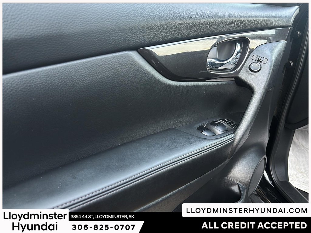 2019 Nissan Rogue SV in Lloydminster, Saskatchewan - 13 - w1024h768px