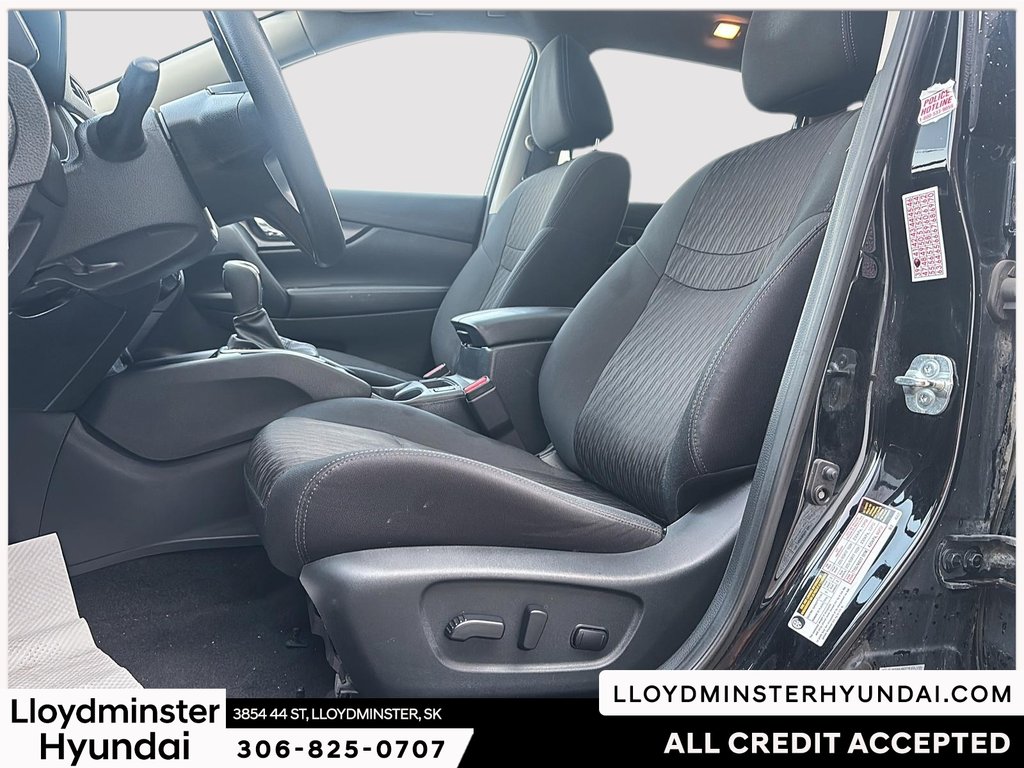 2019 Nissan Rogue SV in Lloydminster, Saskatchewan - 11 - w1024h768px