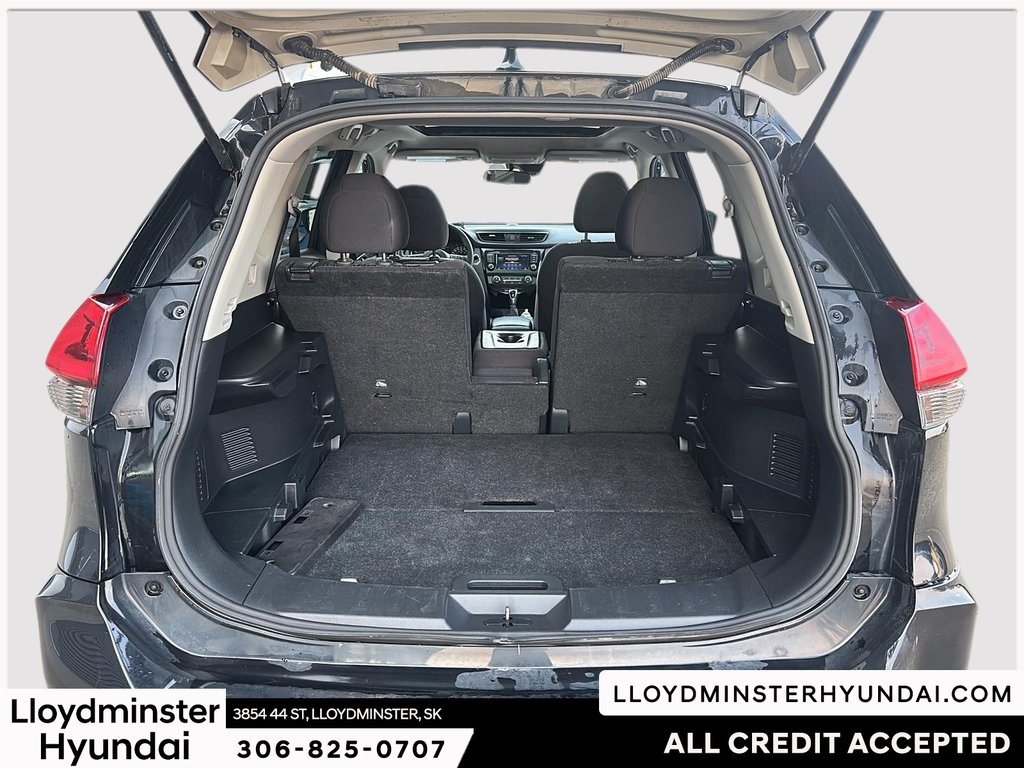 2019 Nissan Rogue SV in Lloydminster, Saskatchewan - 9 - w1024h768px