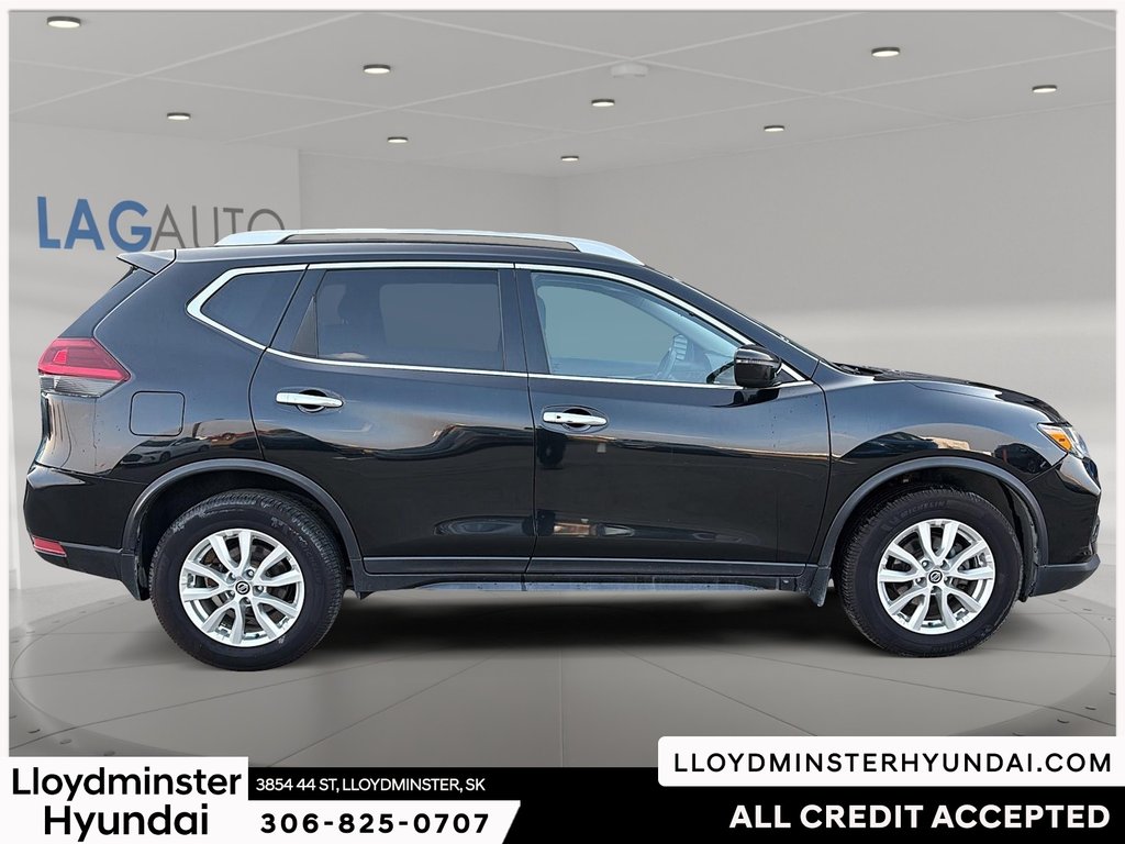 2019 Nissan Rogue SV in Lloydminster, Saskatchewan - 4 - w1024h768px