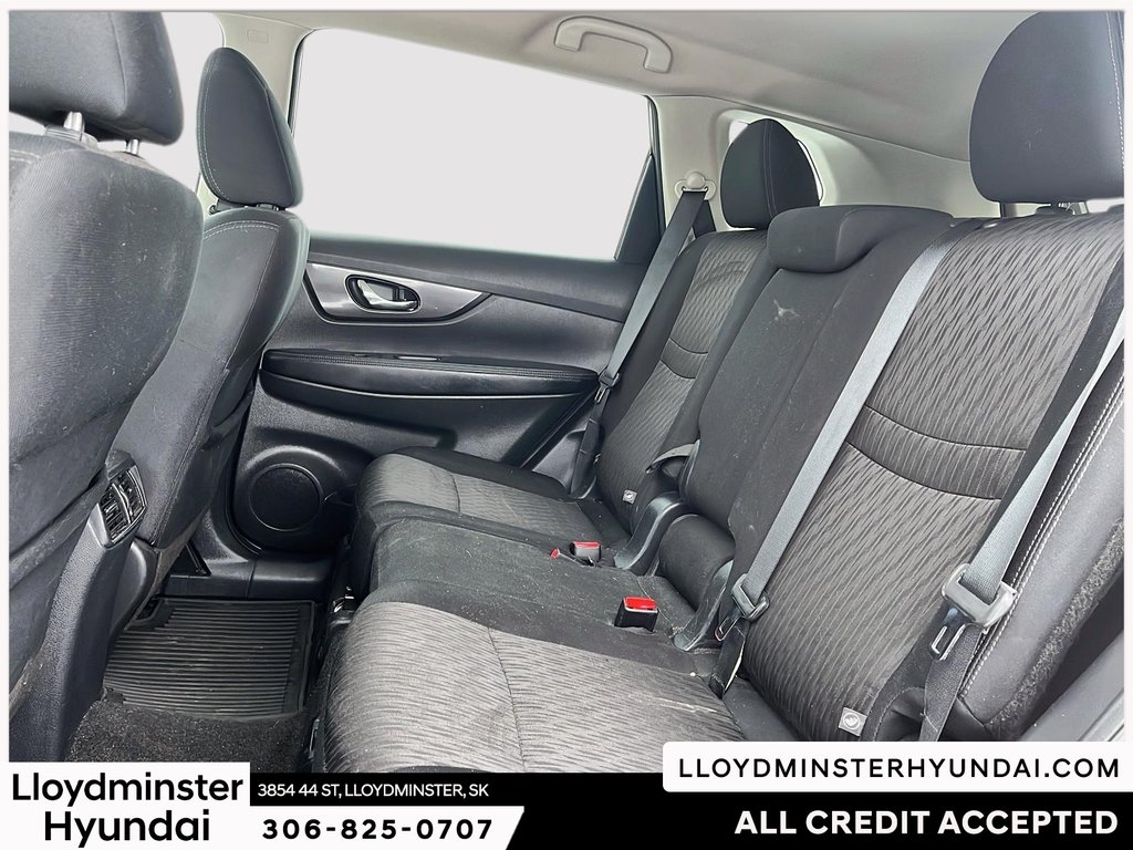 2019 Nissan Rogue SV in Lloydminster, Saskatchewan - 12 - w1024h768px