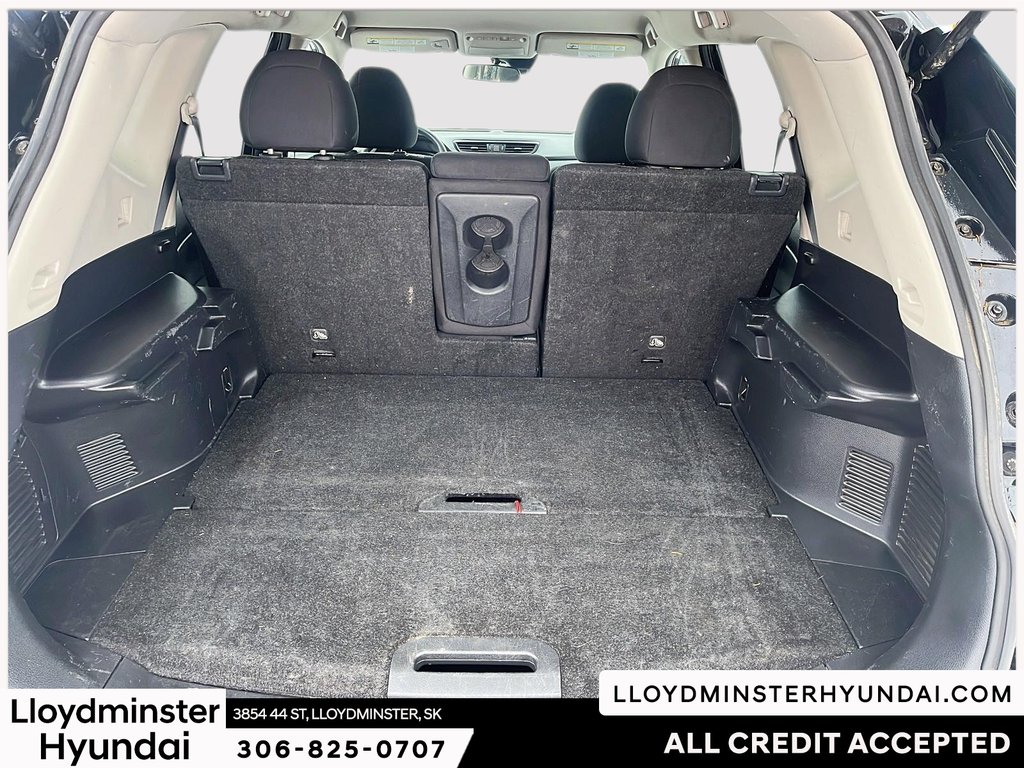 2019 Nissan Rogue SV in Lloydminster, Saskatchewan - 9 - w1024h768px