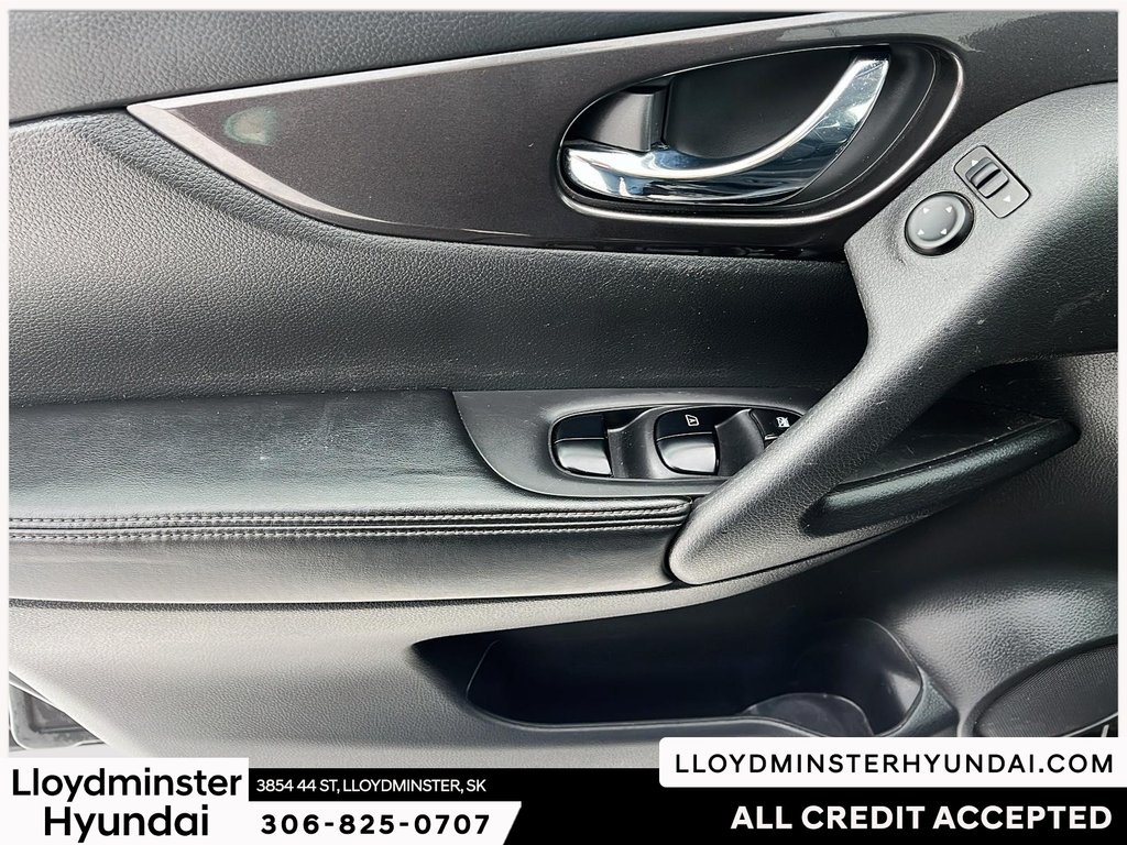 2019 Nissan Rogue SV in Lloydminster, Saskatchewan - 14 - w1024h768px