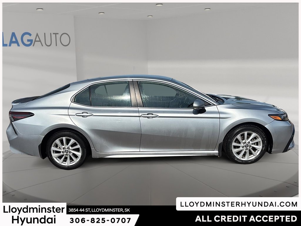 2021 Toyota Camry SE in Lloydminster, Saskatchewan - 4 - w1024h768px