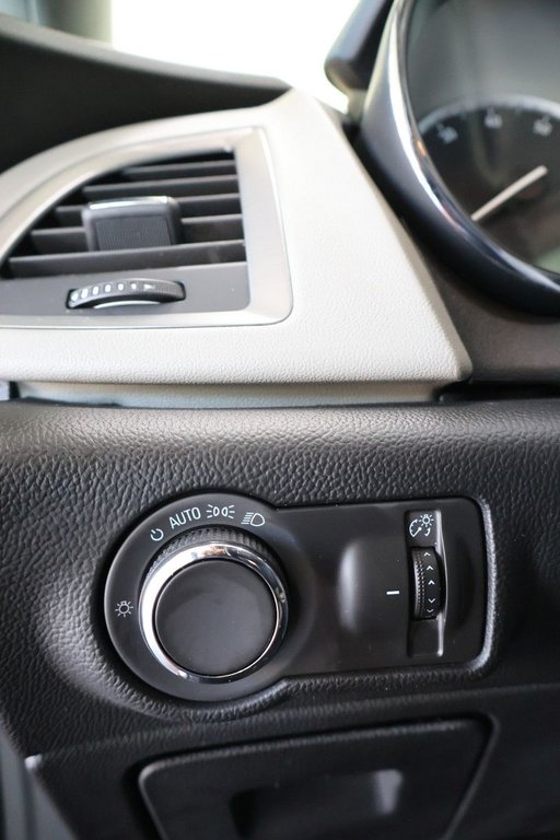 2016 Buick Verano in Montreal, Quebec - 18 - w1024h768px