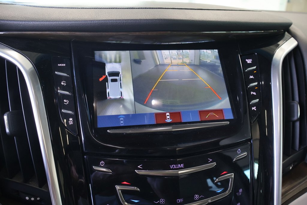 2018 Cadillac Escalade ESV in Montreal, Quebec - 13 - w1024h768px