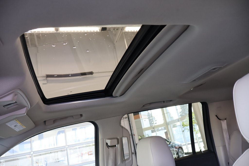 2018 Cadillac Escalade ESV in Montreal, Quebec - 6 - w1024h768px