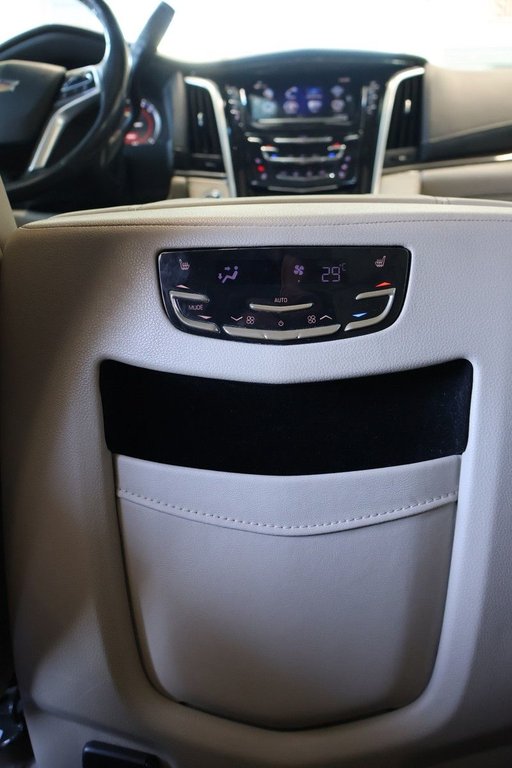 2018 Cadillac Escalade ESV in Montreal, Quebec - 22 - w1024h768px