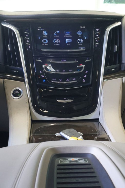 2018 Cadillac Escalade ESV in Montreal, Quebec - 5 - w1024h768px