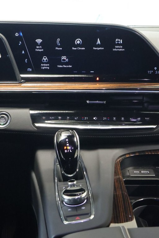 2024 Cadillac Escalade ESV in Montreal, Quebec - 5 - w1024h768px