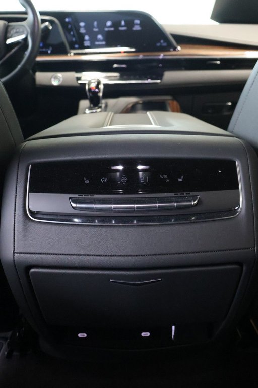 2024 Cadillac Escalade ESV in Montreal, Quebec - 22 - w1024h768px