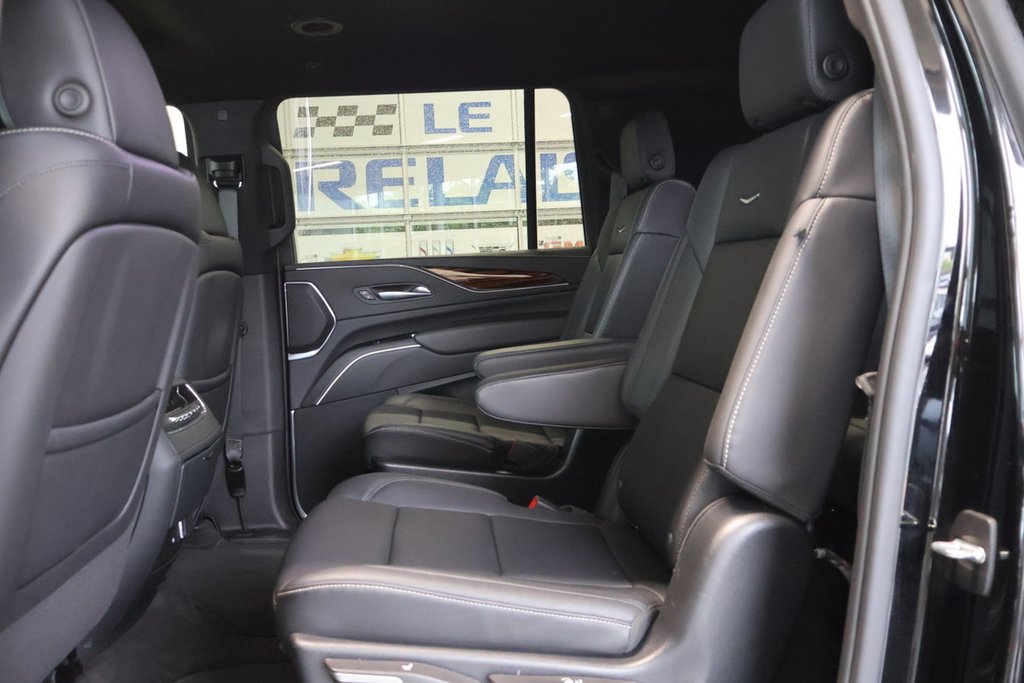 2024 Cadillac Escalade ESV in Montreal, Quebec - 21 - w1024h768px