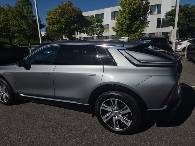 2024 Cadillac LYRIQ in Montreal, Quebec - 2 - w1024h768px
