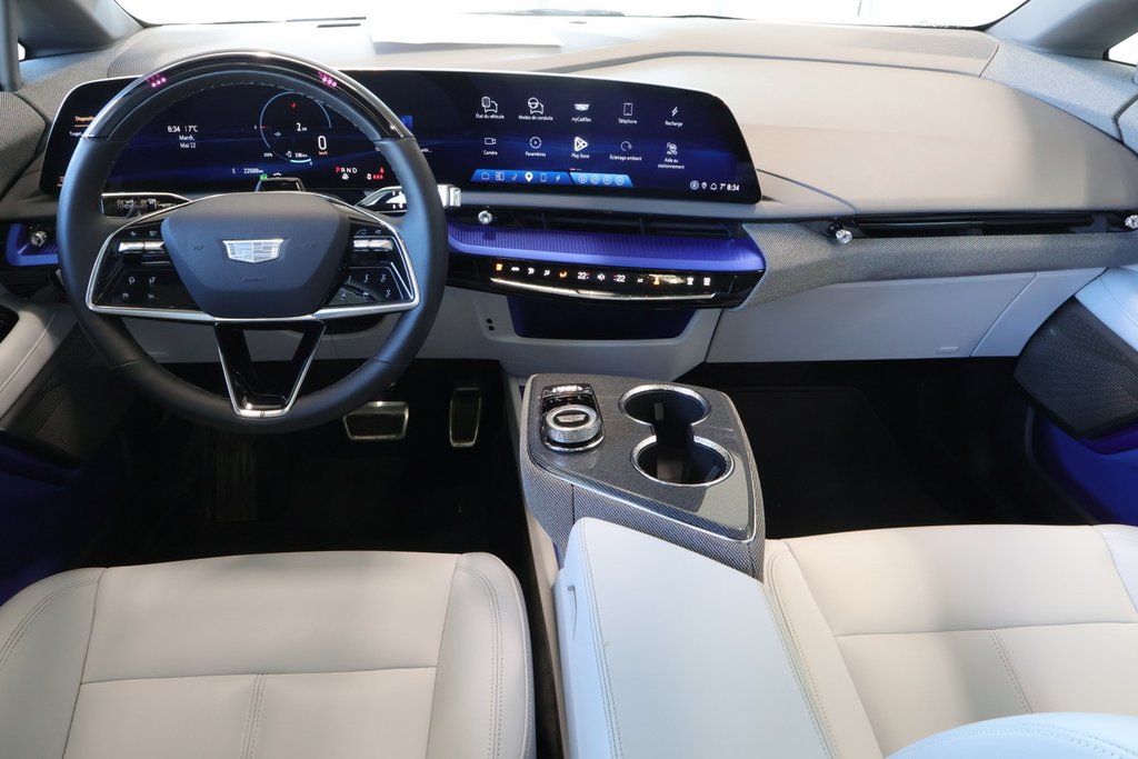 2025 Cadillac OPTIQ Luxury AWD in Montreal, Quebec - 3 - w1024h768px