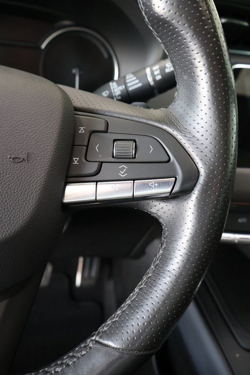 2020 Cadillac XT4 AWD Sport CERTIFIÉ in Montreal, Quebec - 13 - w1024h768px