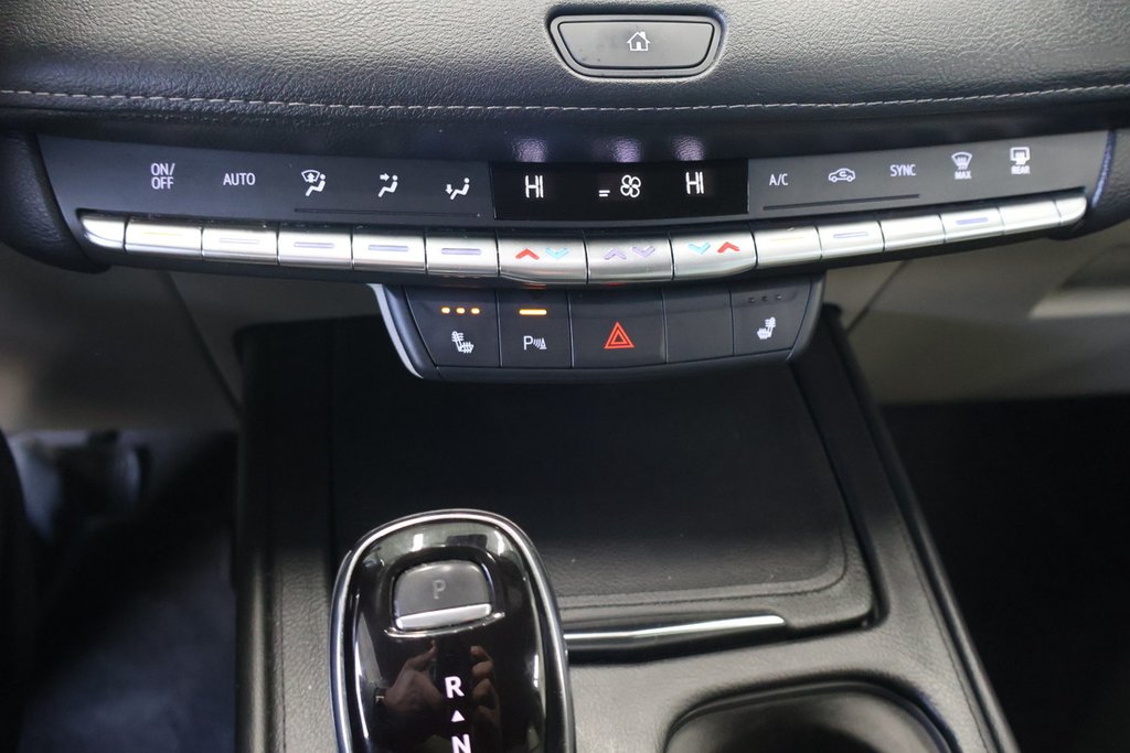 2022 Cadillac XT4 AWD Luxury in Montreal, Quebec - 17 - w1024h768px