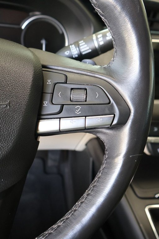 2022 Cadillac XT4 AWD Luxury in Montreal, Quebec - 13 - w1024h768px