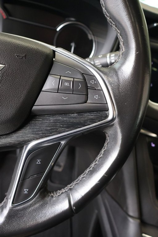 2021 Cadillac XT5 in Montreal, Quebec - 14 - w1024h768px