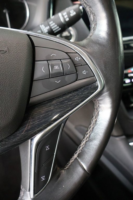 2022 Cadillac XT5 in Montreal, Quebec - 14 - w1024h768px