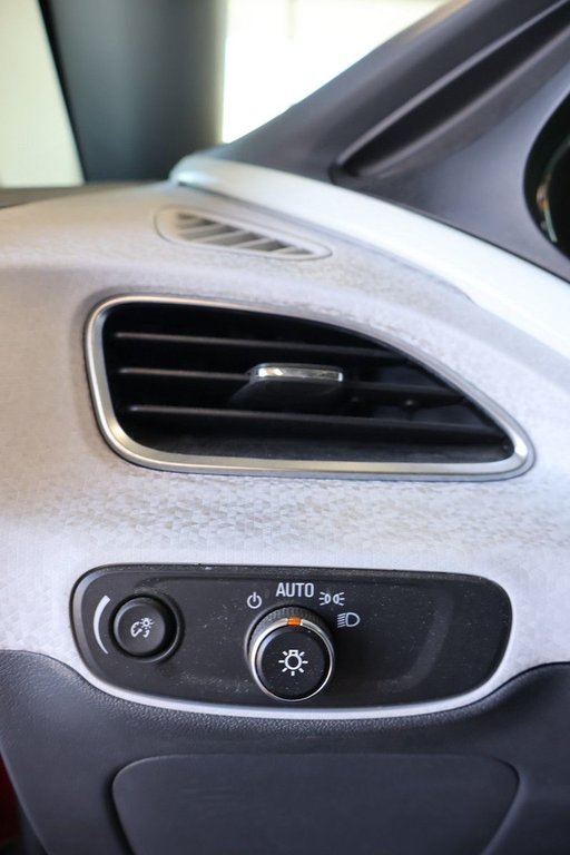 2021 Chevrolet Bolt EV in Montreal, Quebec - 17 - w1024h768px