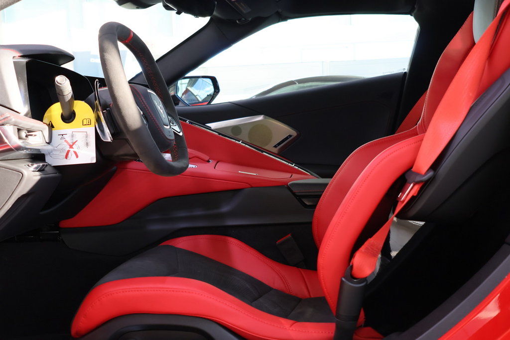 Chevrolet Corvette  2025 à Montréal, Québec - 2 - w1024h768px