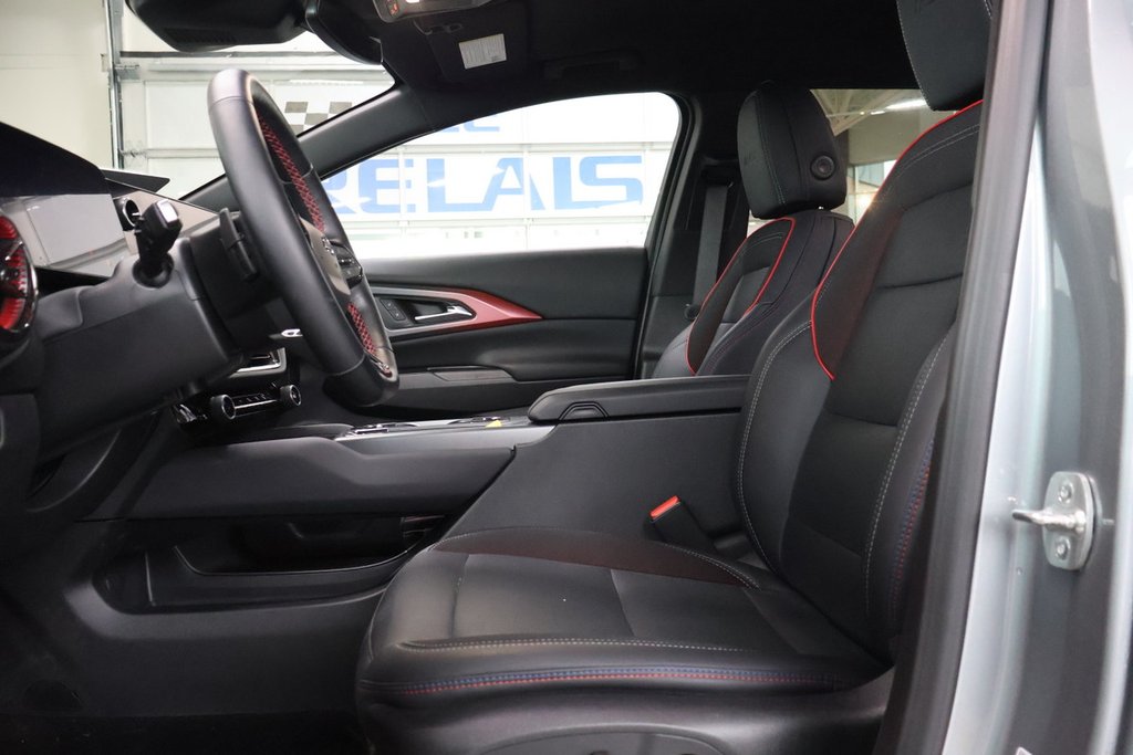 2025 Chevrolet Equinox EV RS AWD in Montreal, Quebec - 2 - w1024h768px