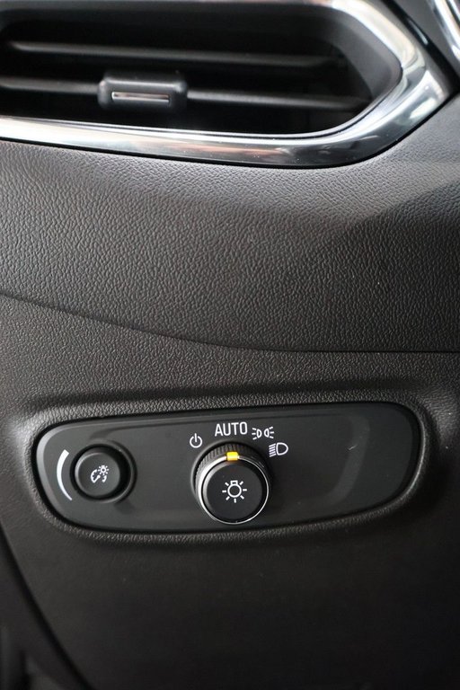 Chevrolet Equinox  2023 à Montréal, Québec - 17 - w1024h768px