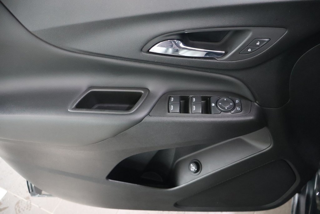 Chevrolet Equinox  2023 à Montréal, Québec - 18 - w1024h768px