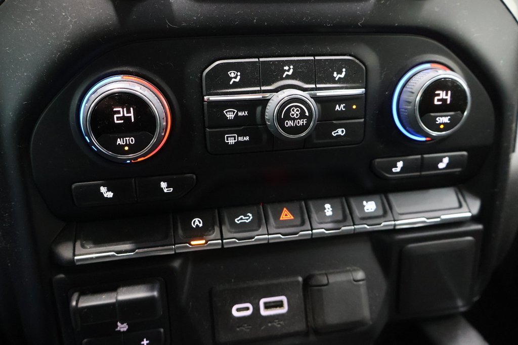 Chevrolet Silverado 1500  2021 à Montréal, Québec - 15 - w1024h768px