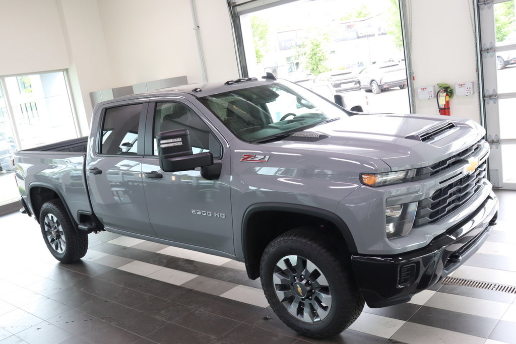 Chevrolet SILVERADO 2500 HD  2024 à Montréal, Québec - 8 - w1024h768px