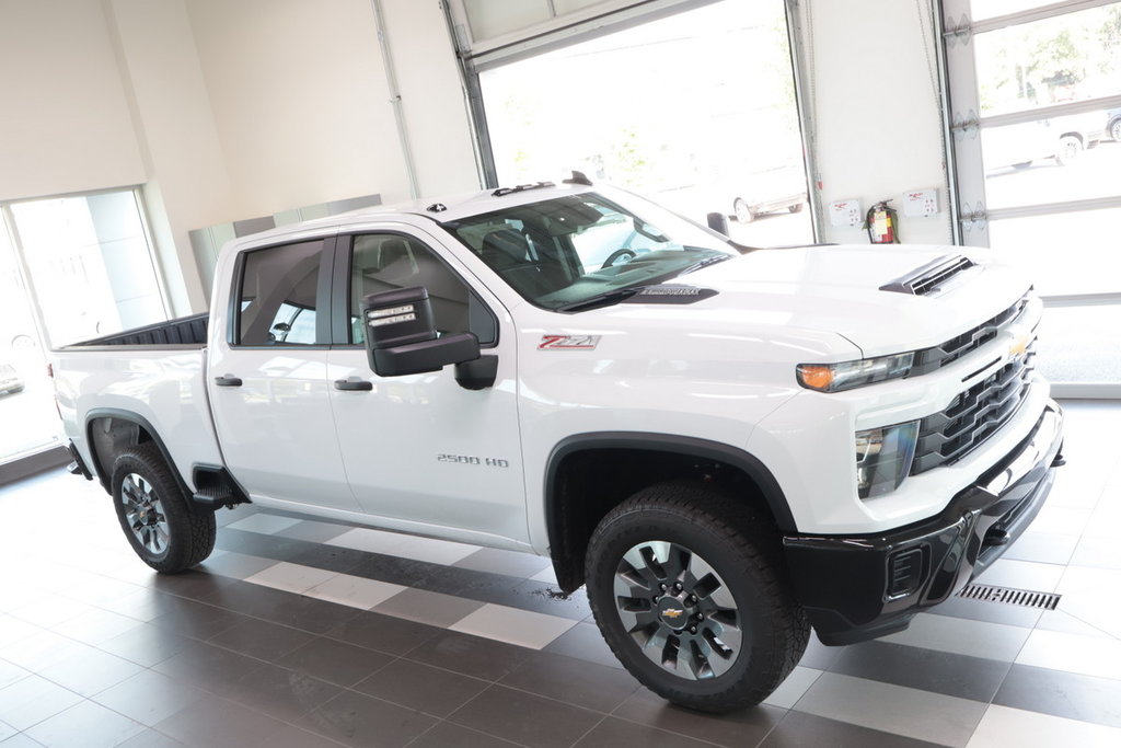 Chevrolet SILVERADO 2500 HD  2024 à Montréal, Québec - 8 - w1024h768px