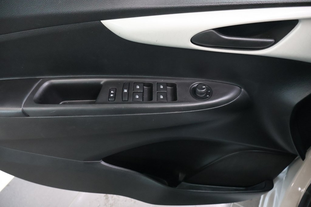 Chevrolet Spark  2017 à Montréal, Québec - 18 - w1024h768px