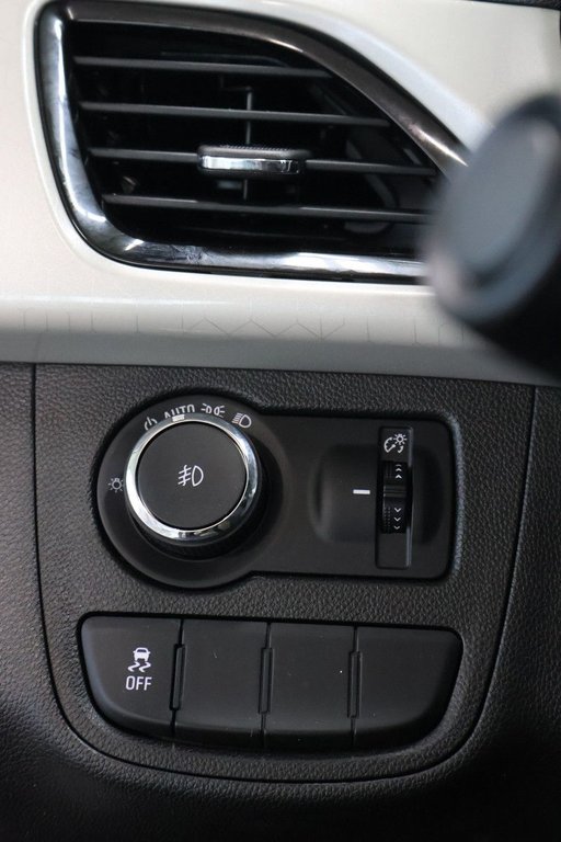 Chevrolet Spark  2017 à Montréal, Québec - 17 - w1024h768px