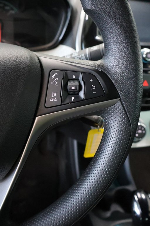 Chevrolet Spark  2017 à Montréal, Québec - 13 - w1024h768px