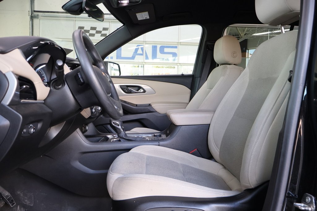 Chevrolet Traverse  2023 à Montréal, Québec - 2 - w1024h768px