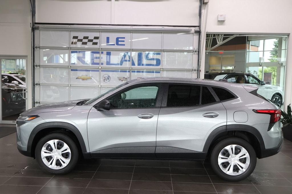 Chevrolet Trax LS FWD 2024 à Montréal, Québec - 9 - w1024h768px