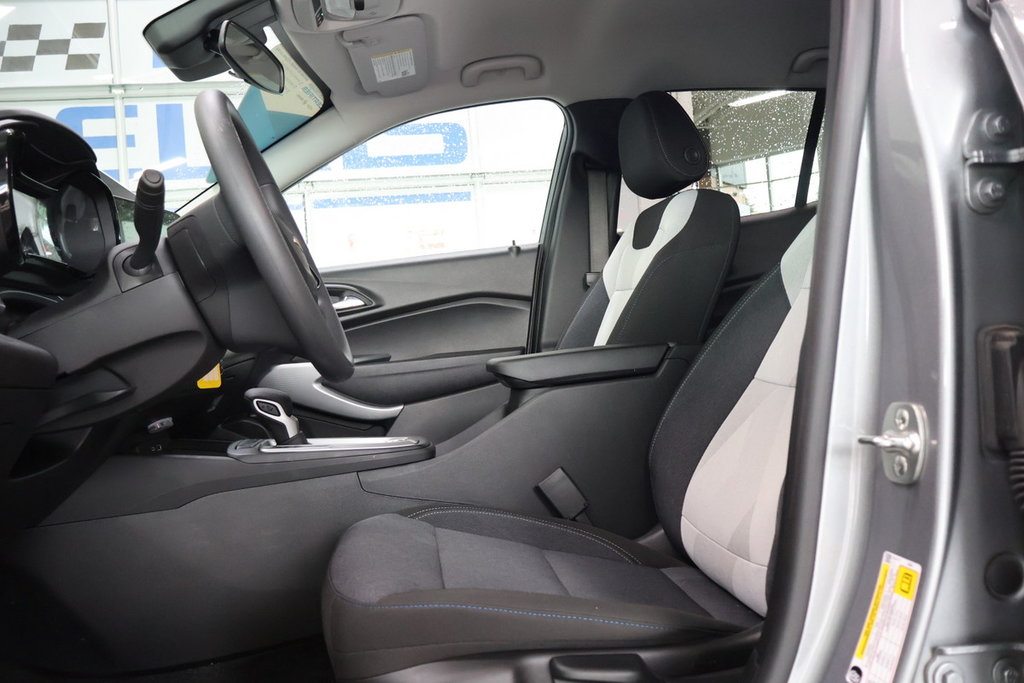 Chevrolet Trax LS FWD 2024 à Montréal, Québec - 2 - w1024h768px