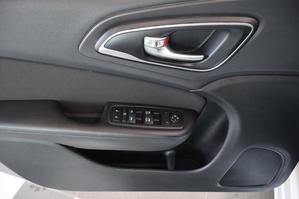 2016 Chrysler 200 Limited CERTIFIÉ ET INSPECTÉ in Montreal, Quebec - 19 - w1024h768px