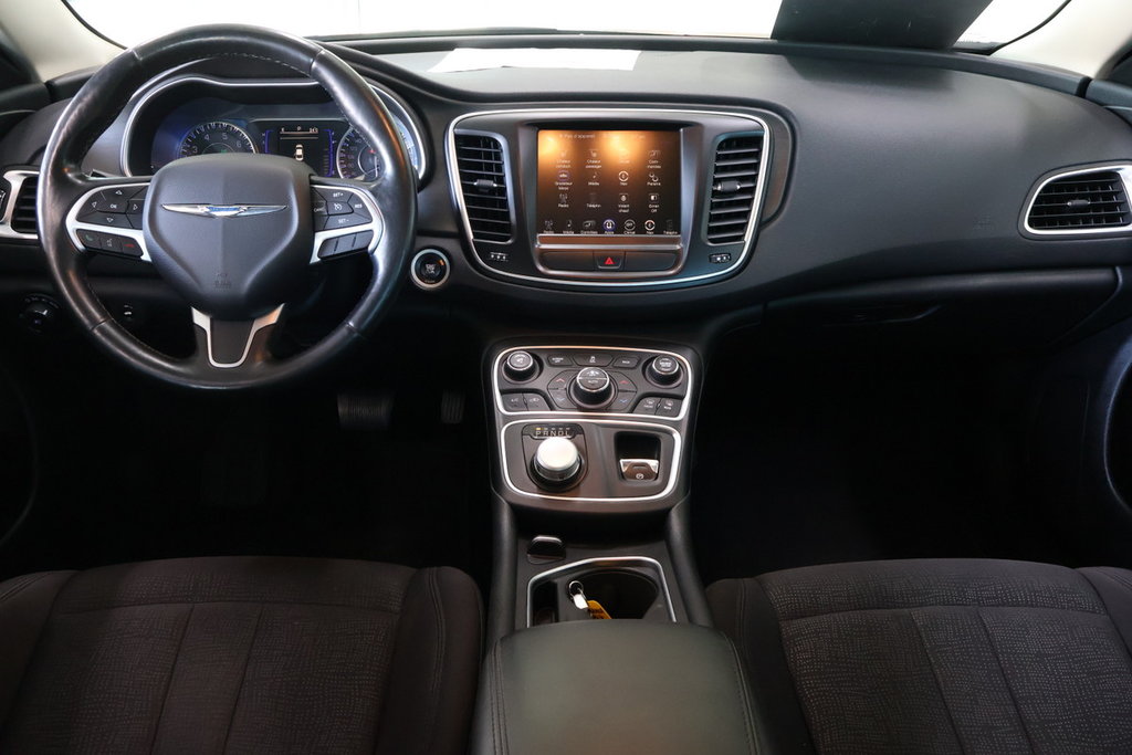 2016 Chrysler 200 Limited CERTIFIÉ ET INSPECTÉ in Montreal, Quebec - 3 - w1024h768px