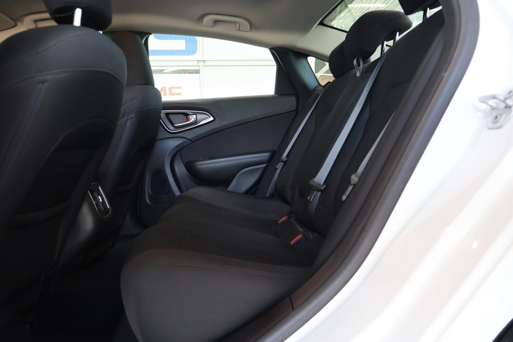 2016 Chrysler 200 Limited CERTIFIÉ ET INSPECTÉ in Montreal, Quebec - 20 - w1024h768px