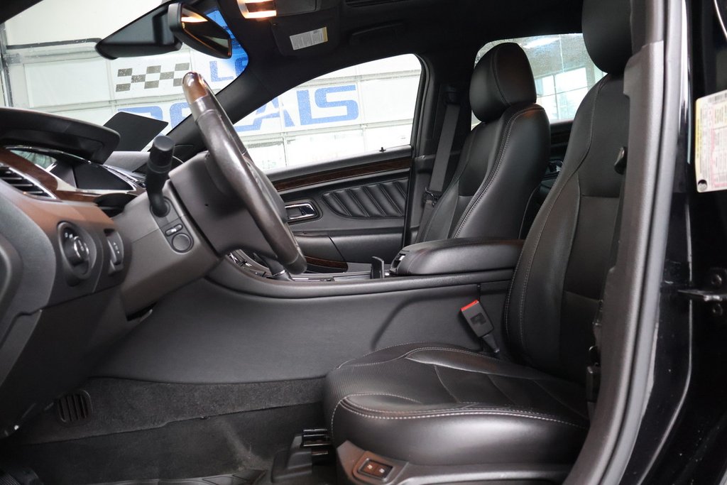 Ford Taurus LIMITED AWD 2016 à Montréal, Québec - 2 - w1024h768px