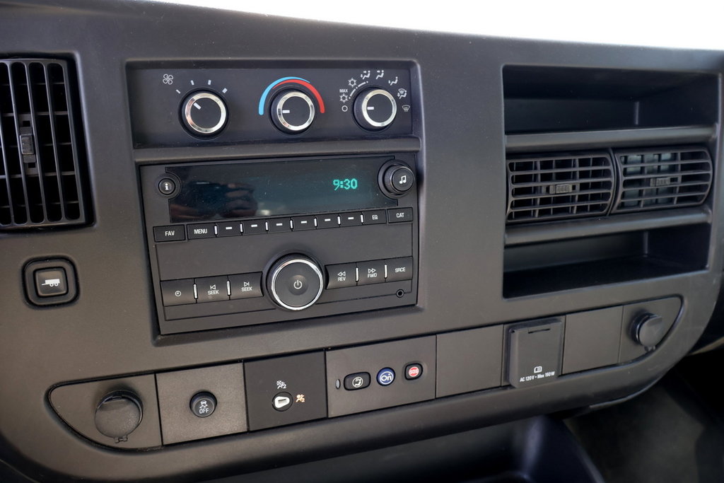 2023 GMC Savana Commercial Cutaway in Montreal, Quebec - 5 - w1024h768px