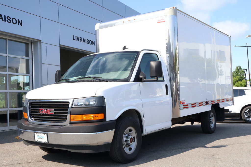 2023 GMC Savana Commercial Cutaway in Montreal, Quebec - 1 - w1024h768px